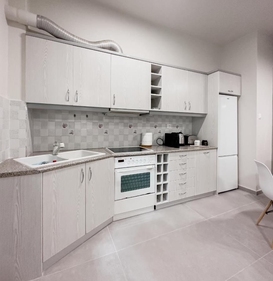 Metro Chic Haven: Modernized Urban Studio Near The Tram Atene Esterno foto
