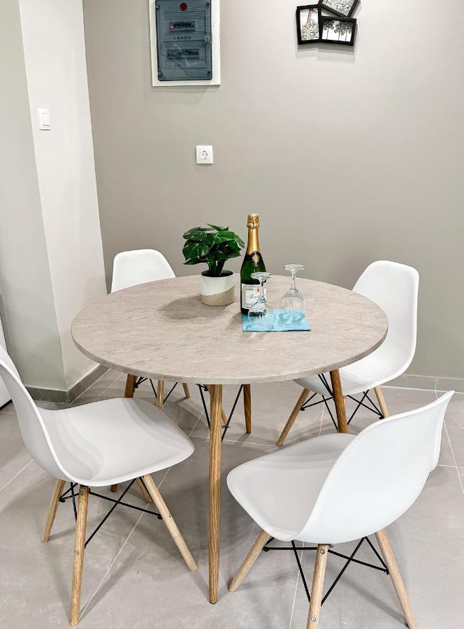 Metro Chic Haven: Modernized Urban Studio Near The Tram Atene Esterno foto